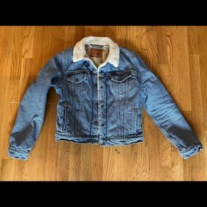 Levi’s Sherpa trucker jacket size M - runs small